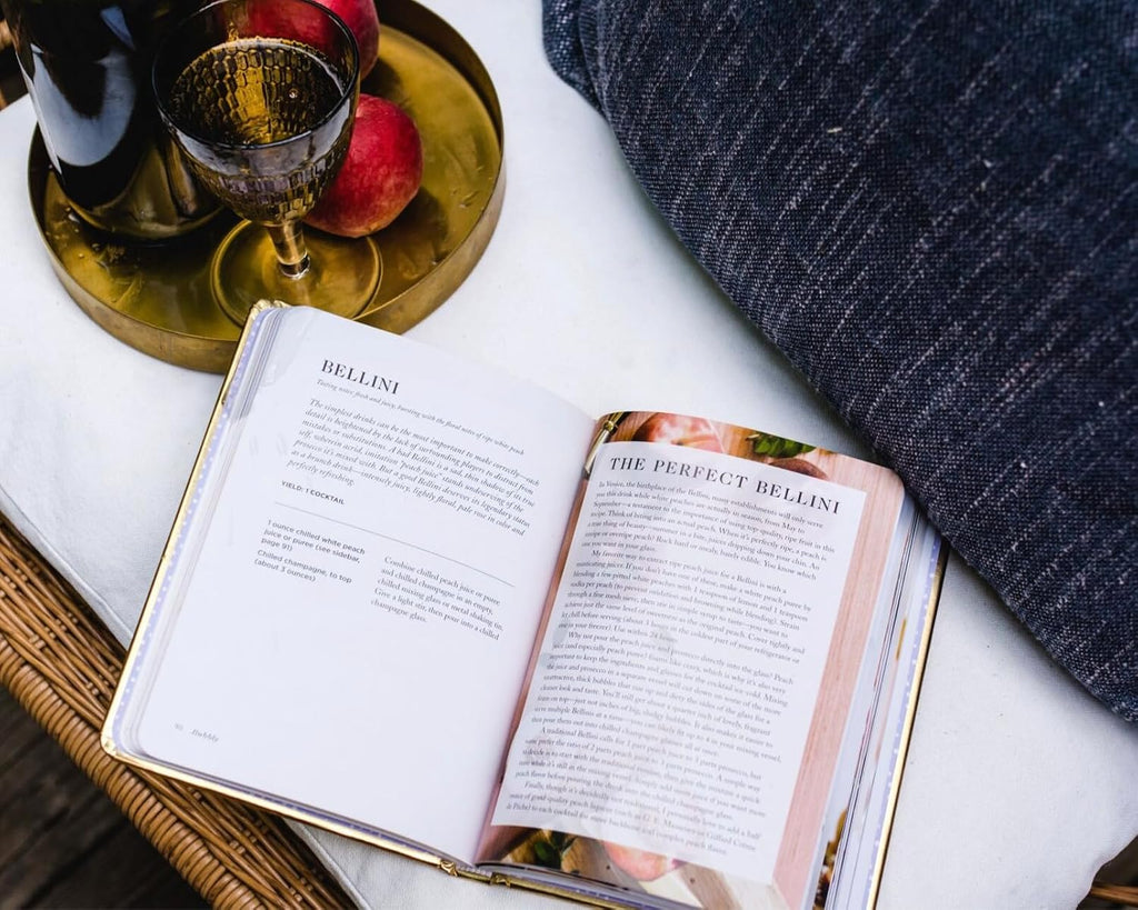 Bubbly: A Collection of Champagne and Sparkling Cocktails (Celebrate In Style with over 60 Festive Cocktail Recipes) Hardcover